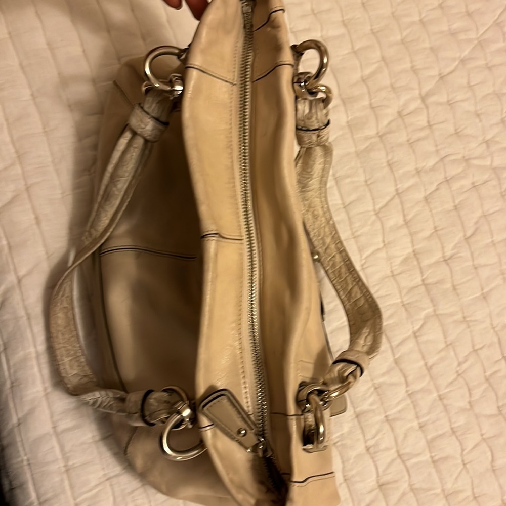Cream Coach Kristen Purse - Authentic - Picture 6 of 15